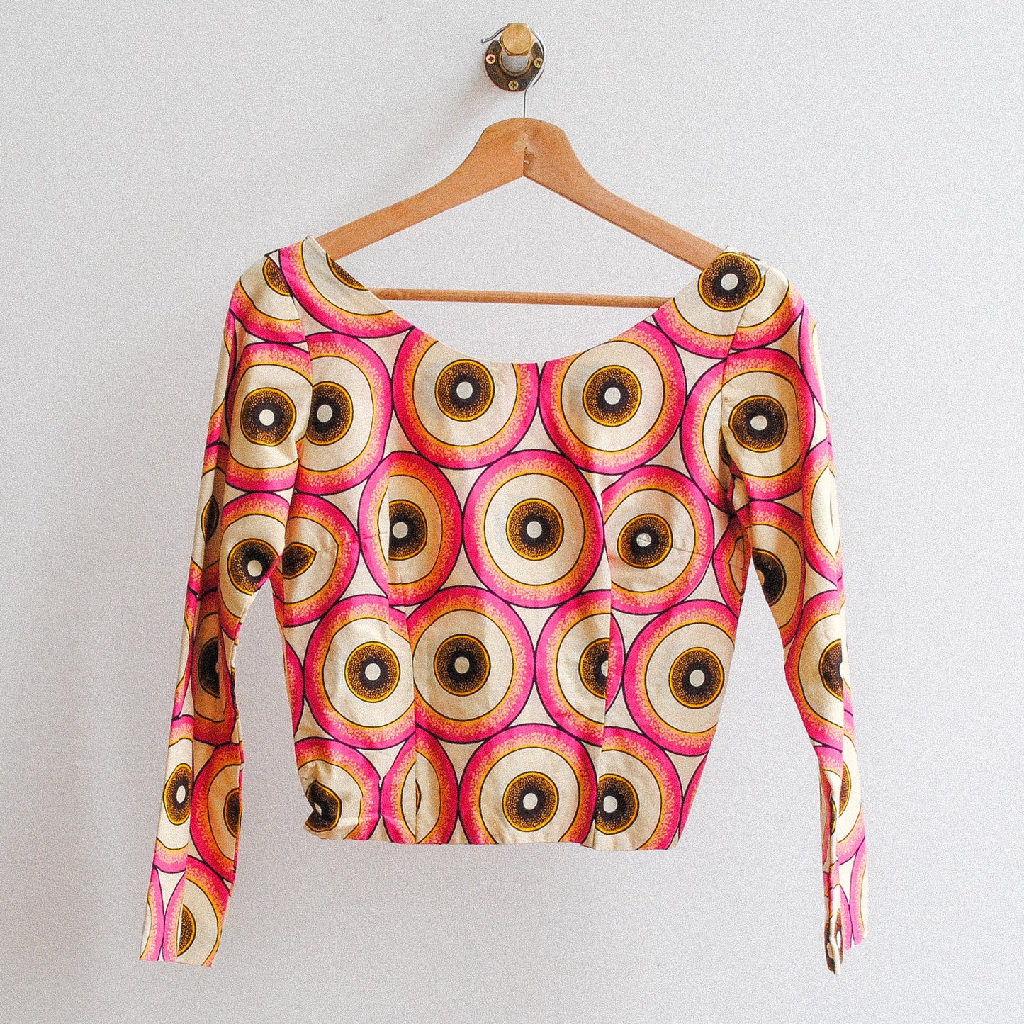 jaren 70 vintage blouse in roze wit achterkant