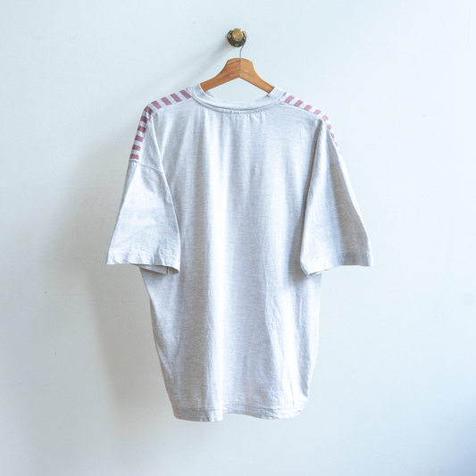 grijze vintage t-shirt uit de jaren 90 met rode strepen achterkant in volledig effen grijs fresh vintage