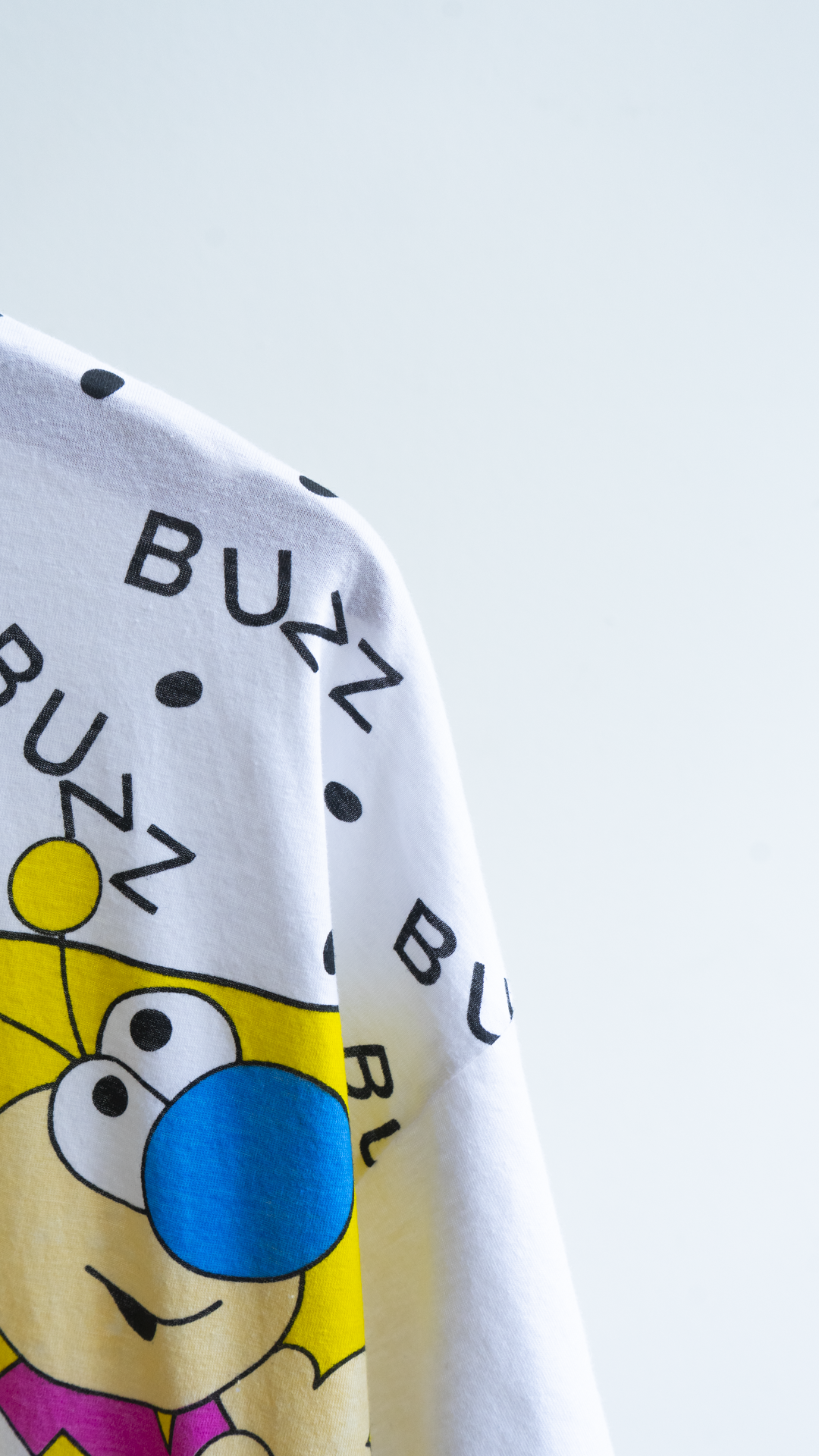 detail oversized white secondhand sleeping t-shirt Y2K 1990s