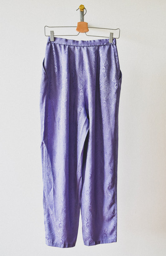 lila-geklede-broek-met-patroon