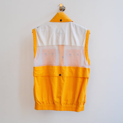 tweedehands-sportieve-gilet-in-wit-geel-zwart