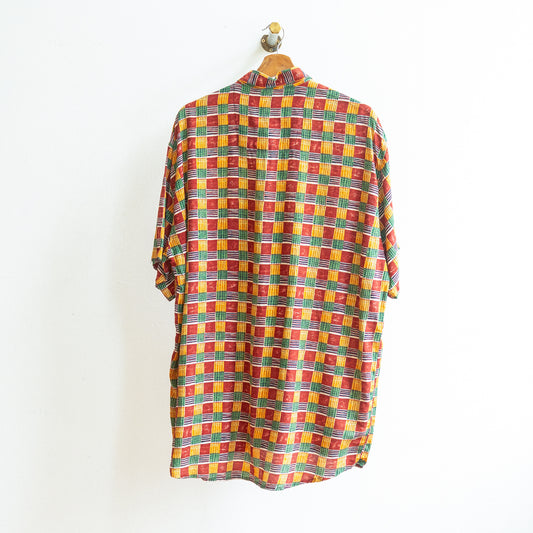 achterkant jaren 90 vintage hemd met vierkante ruiten in oranje groen rood en wit merk fresh vintage aan kapstok 