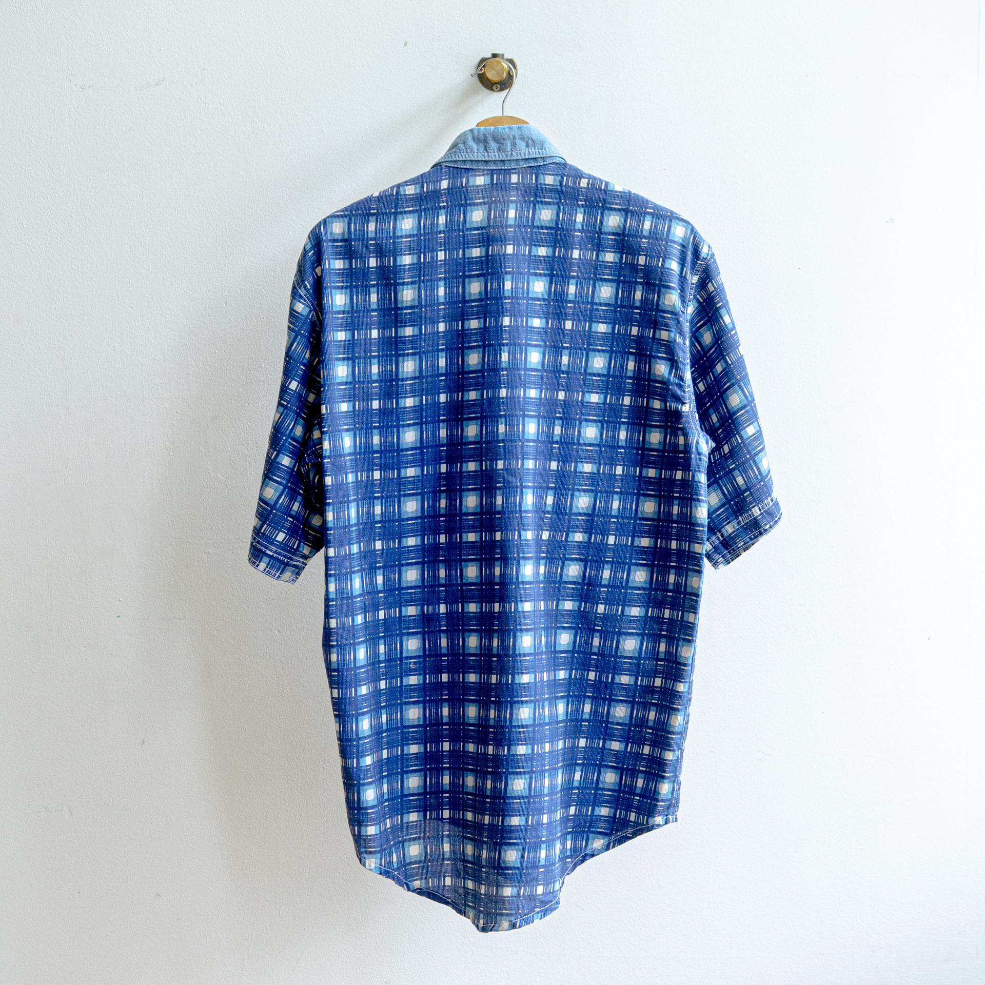 tweedehands blauw en wit geruit hemd