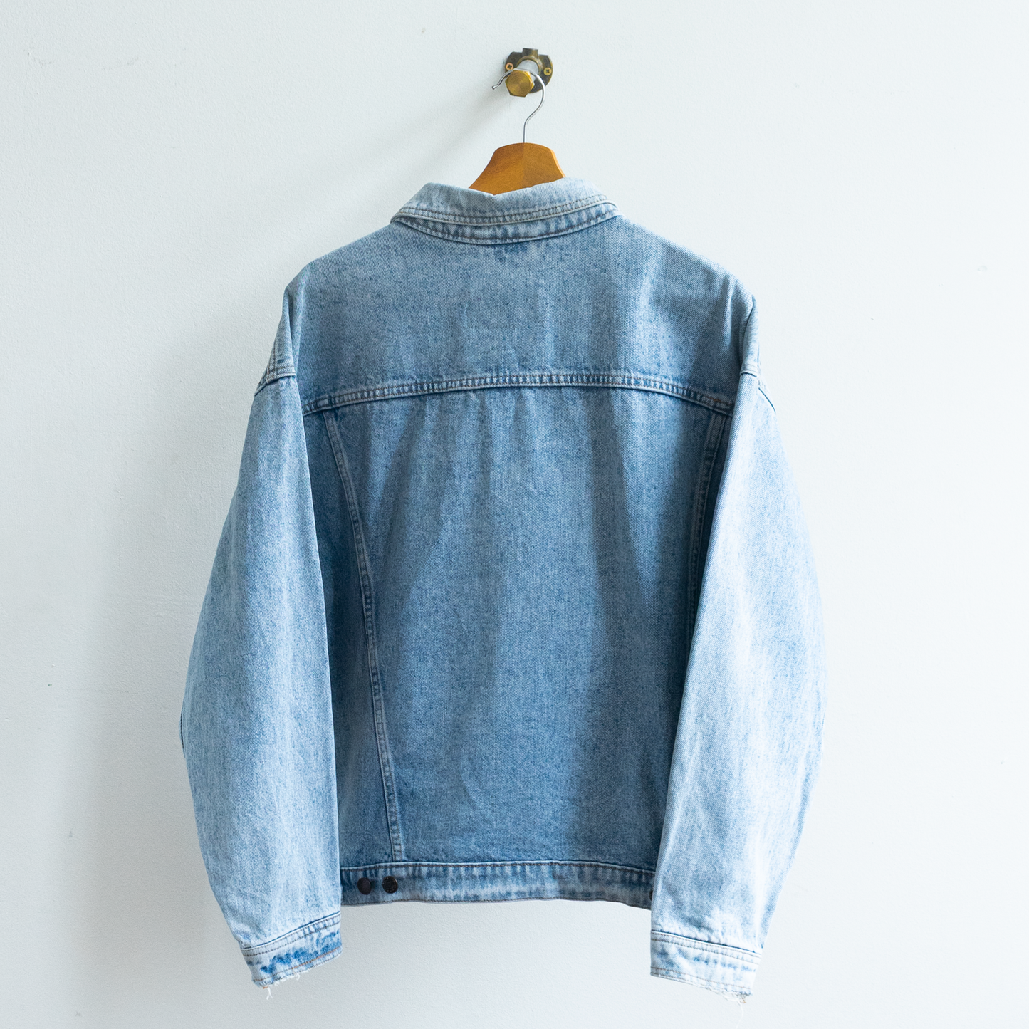 A light wash vintage 90s blue denim jacket 