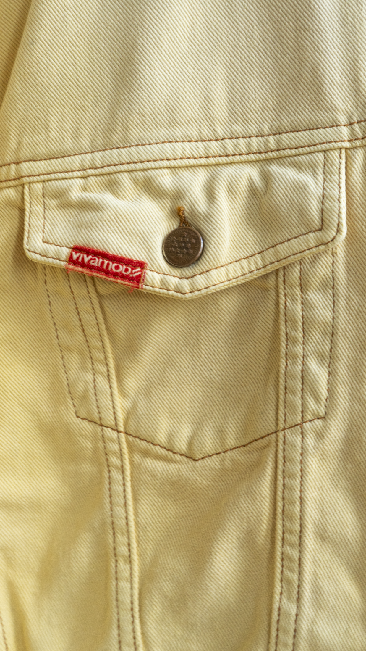 jaren 90 gele jeansjas detail borstzak