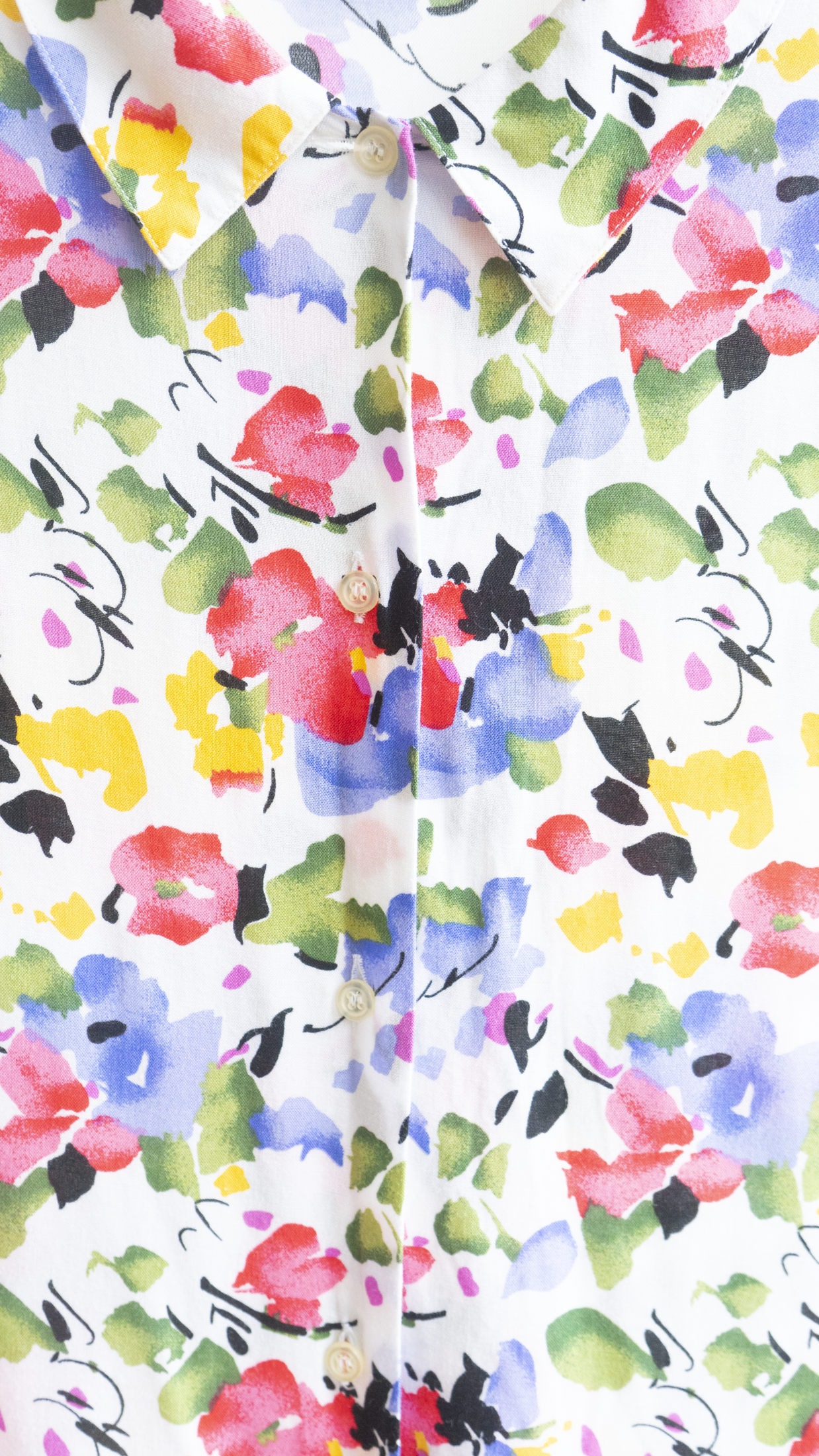 detail vintage blouse met kleurige bloemen fresh vintage