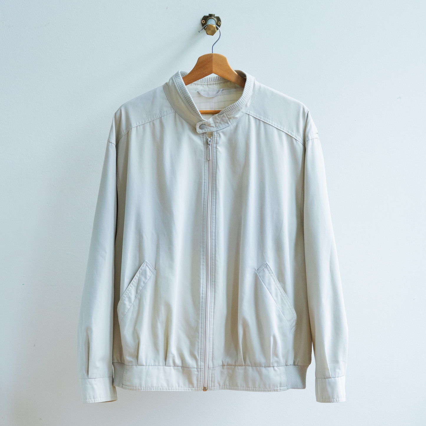 secondhand beige london jacket with zipper