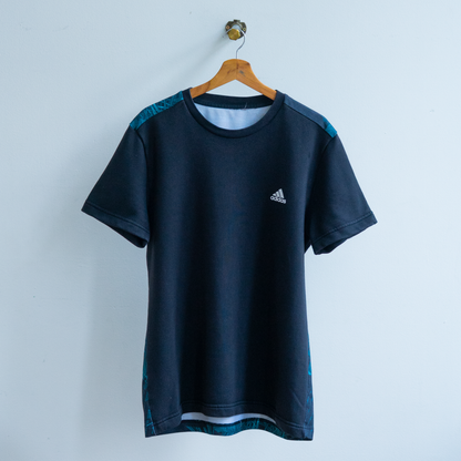 secondhand black adidas t-shirt with short sleeves
