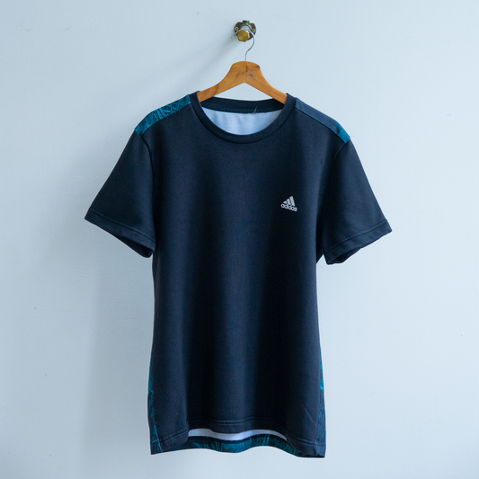 secondhand black adidas t-shirt with short sleeves