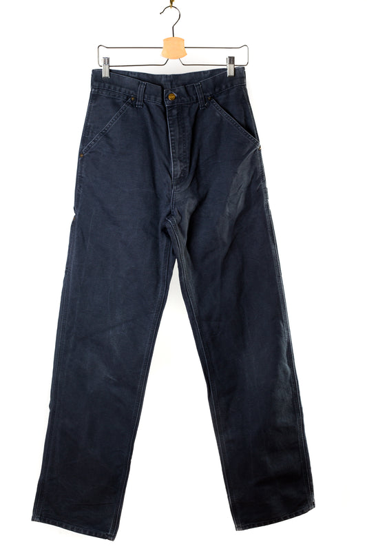 blauw-grijze-carhartt-broek-op-kapstok