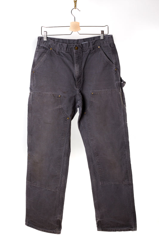 grijze-carhartt-jeans-met-gouden-knopen