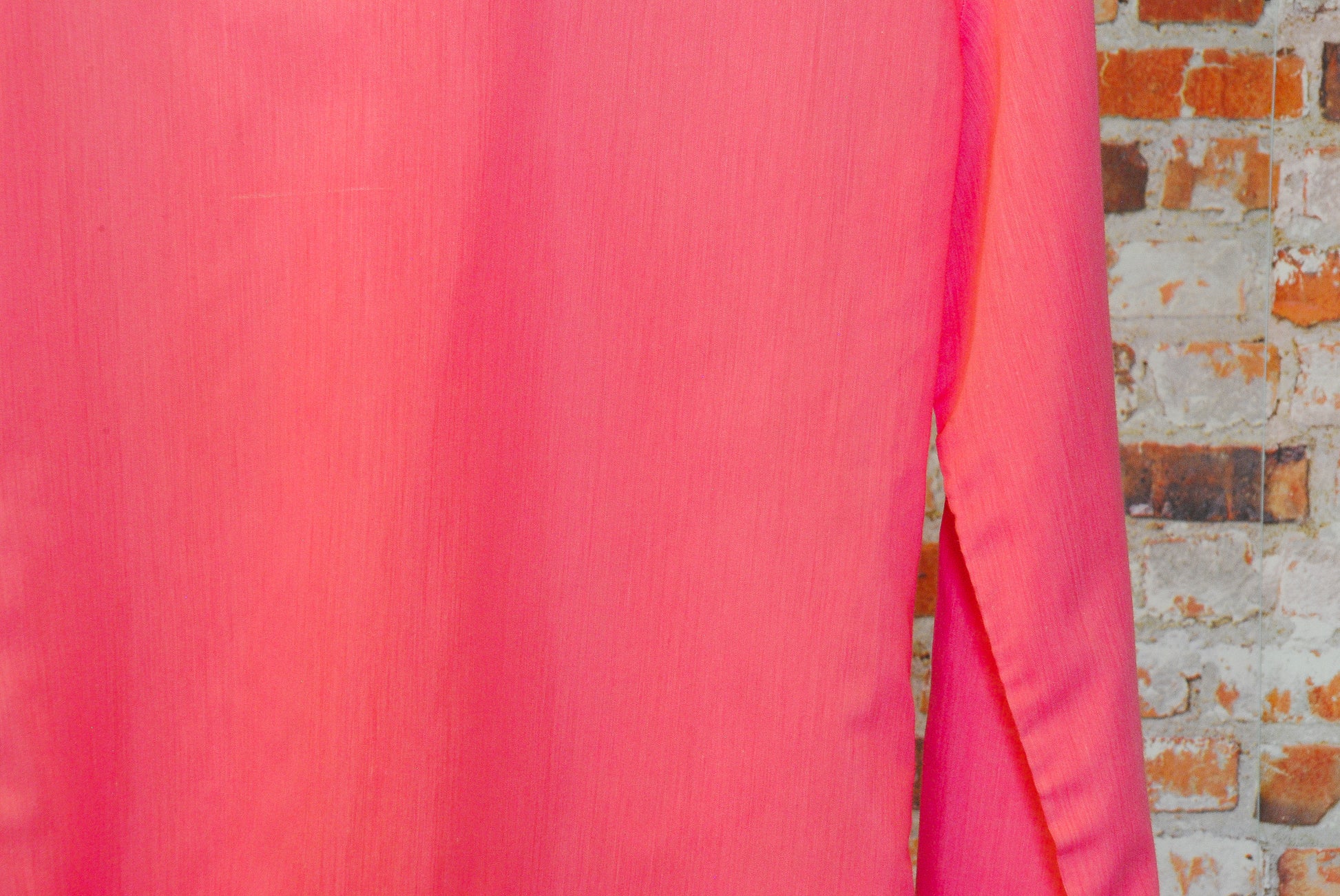 soft-pink-secondhand-blouse-zoom-on-fabric