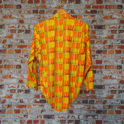 vintage-hemd-in-geblokt-geel-en-oranje-patroon-achterkant