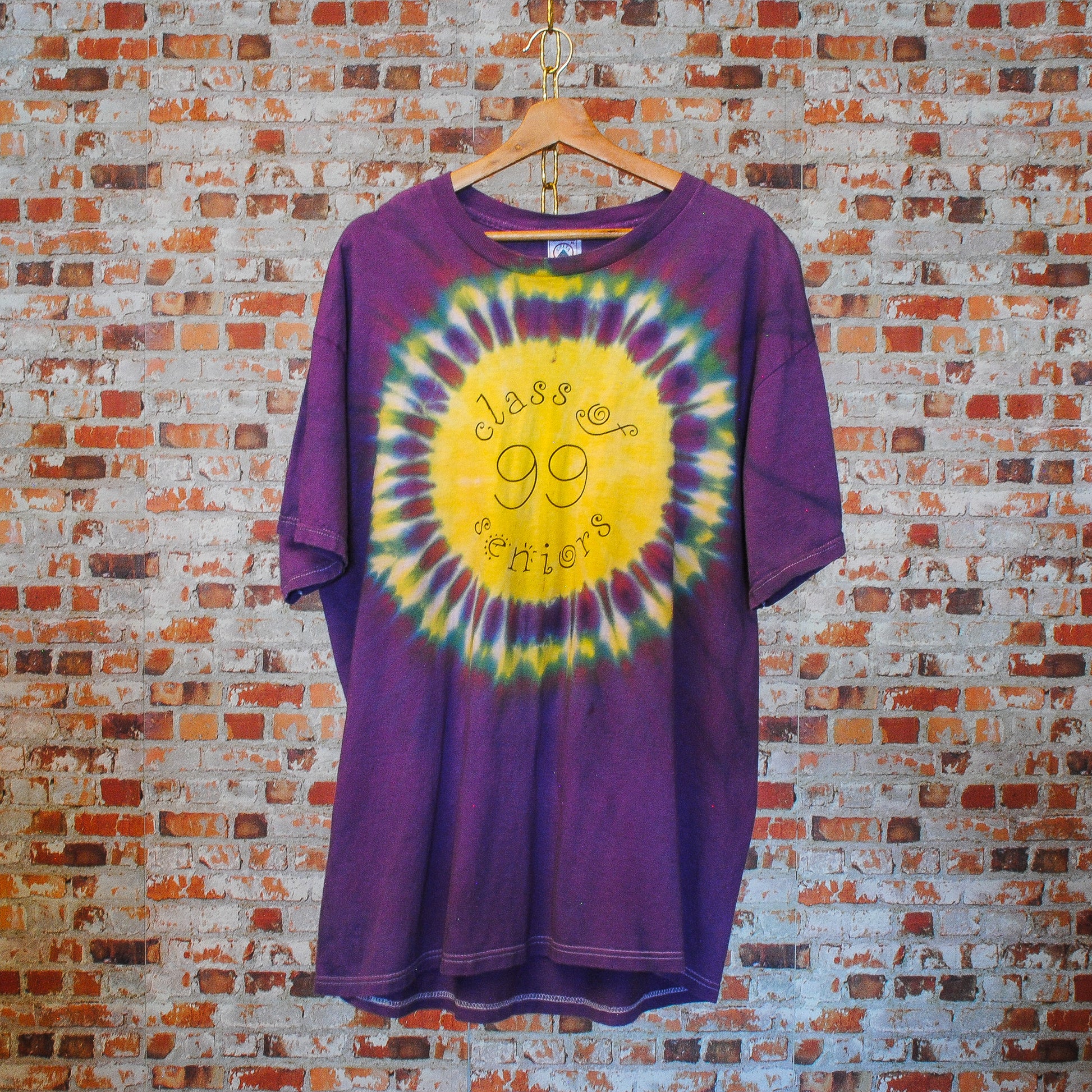 oversized-paarse-80s-tshirt