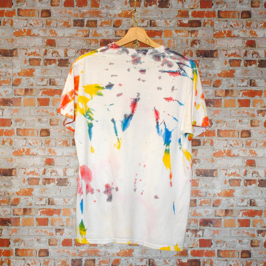 vintage-tie-dye-tshirt-in-geel-blauw-groen-en-rood-achterkant