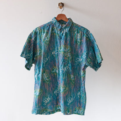 groenblauw-vintage-hemd-met-verschillende-kleuren