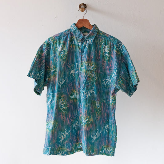 groenblauw-vintage-hemd-met-verschillende-kleuren