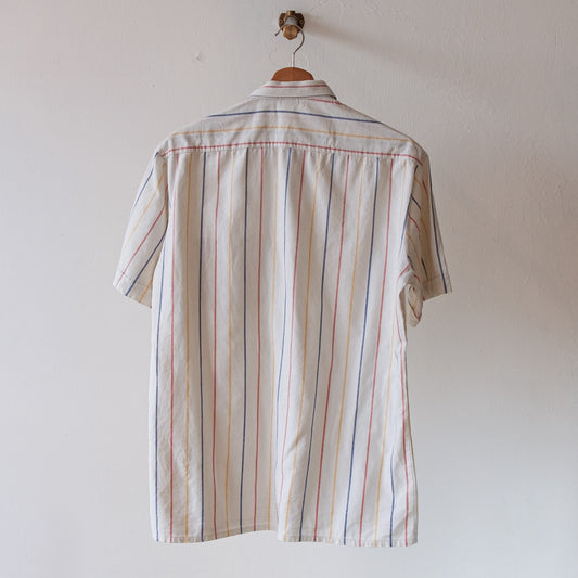 retro-vintage-hemd-met-blauwe-en-rode-strepen