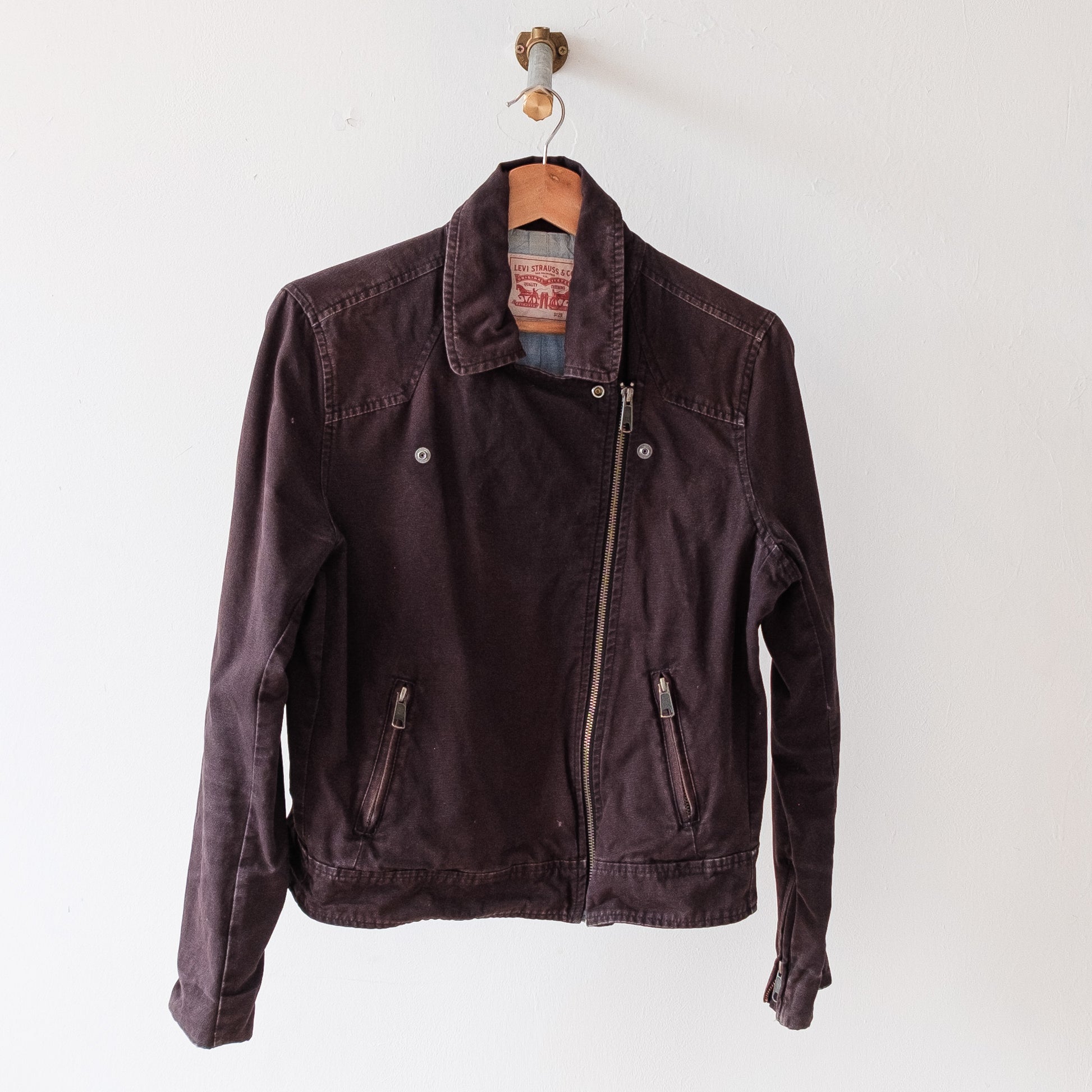 zwarte-levis-jeansjas-ritssluiting